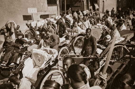 Heinz von Perckhammer (1895–1965), Rickshaw Stand , Peking, plate 20, Berlin: Albertus-Verlag, 1928 